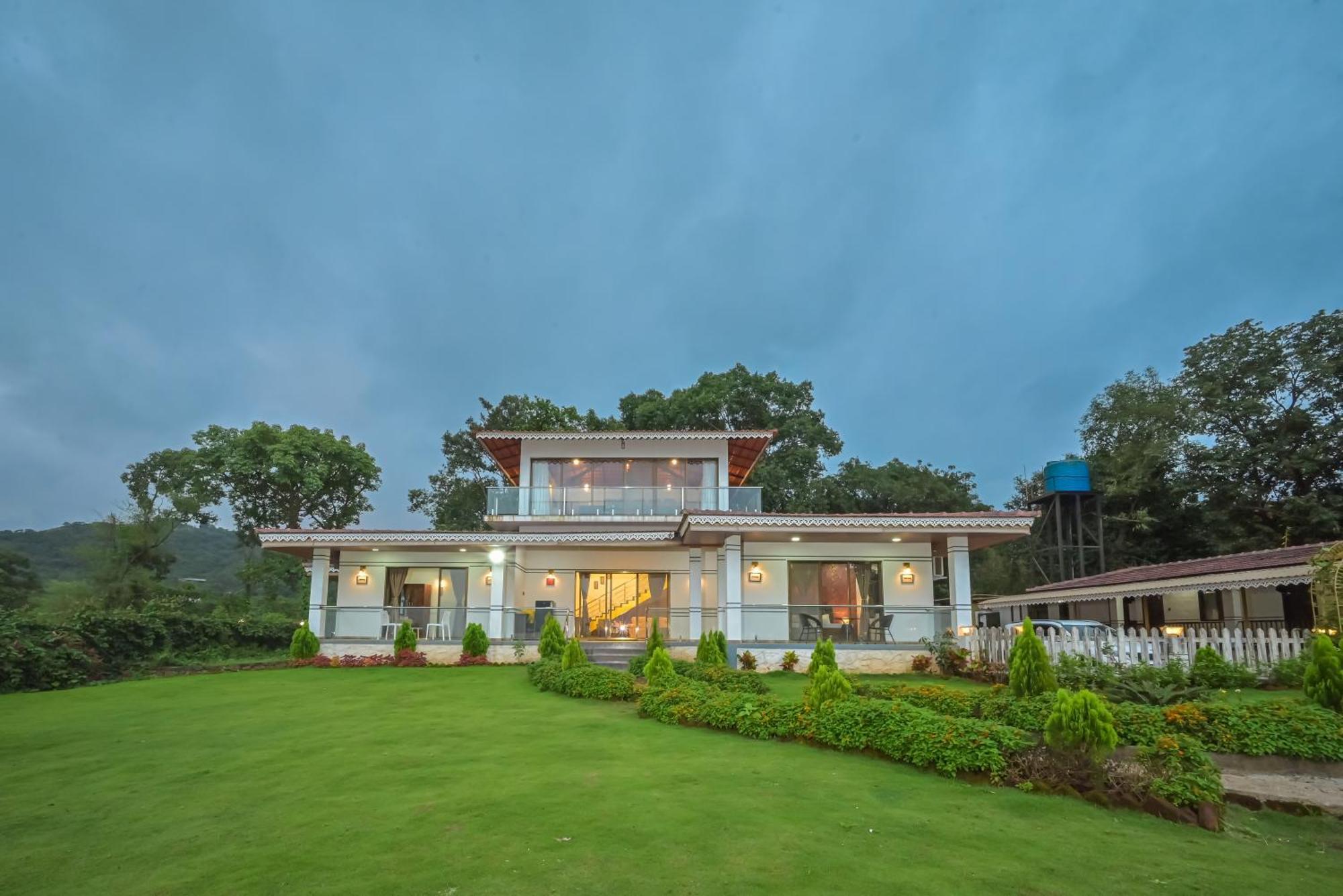Lifeline - Exquisite Pawna Lakeview Estate With Expansive Infinity Pool Holiday home Lonavala