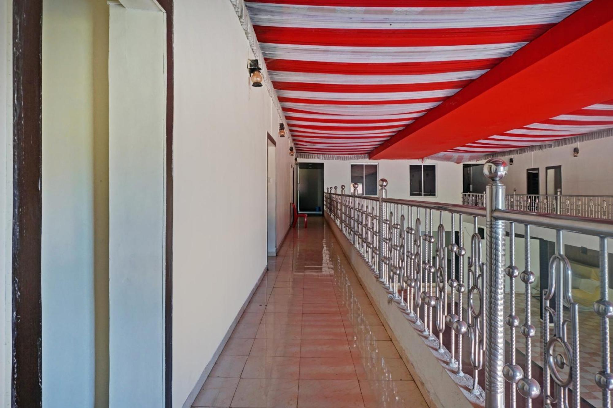 Oyo Sumant Palace 3*