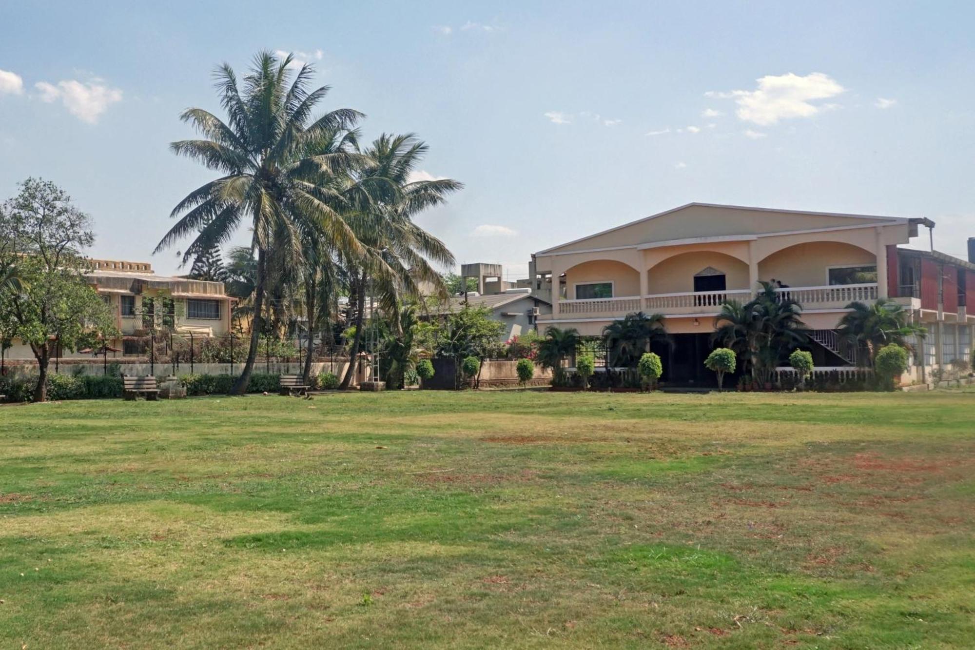 Oyo Sumant Palace 3*