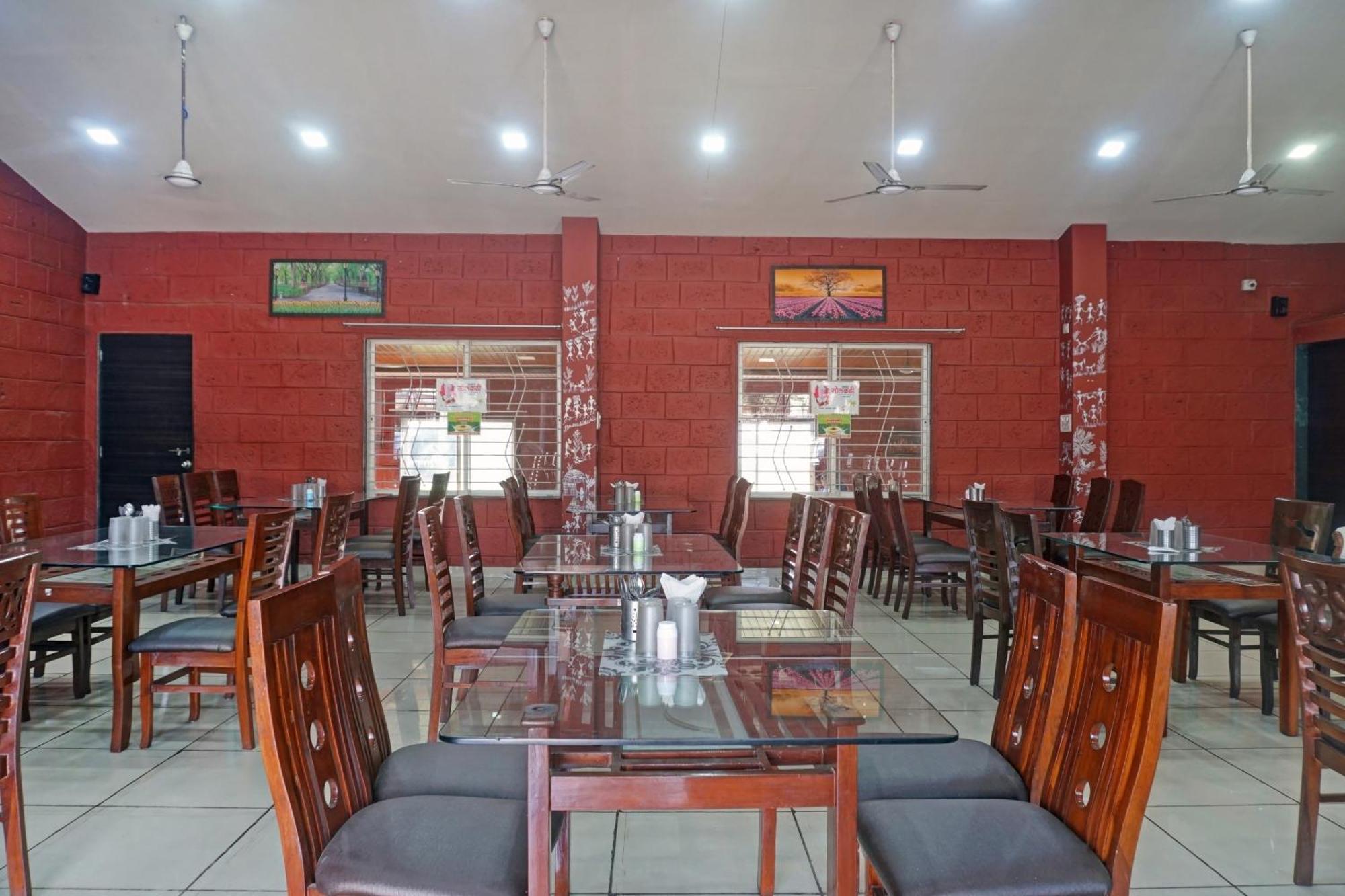 Hotel Oyo Sumant Palace 3*
