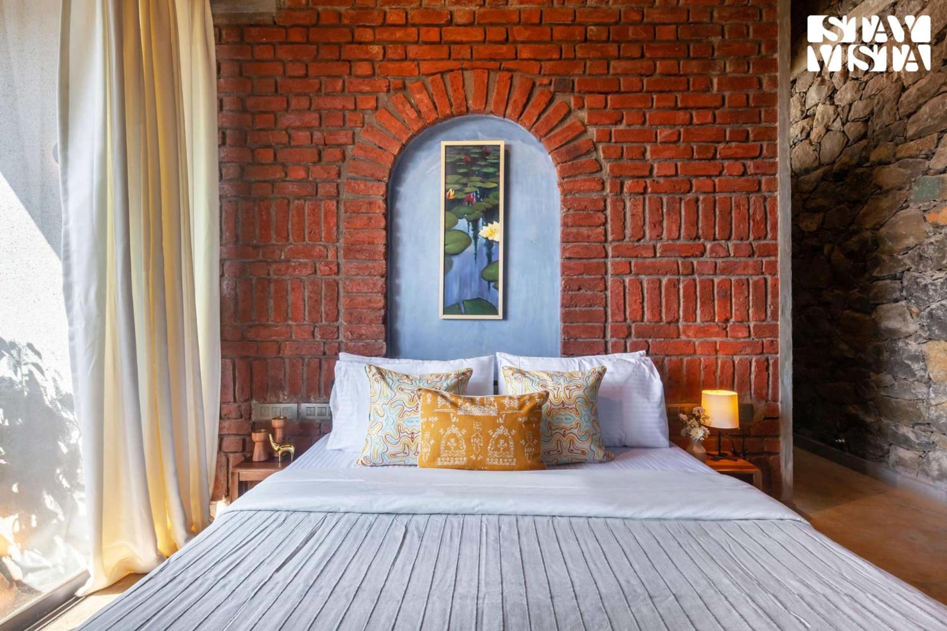 Stayvista's Cobblestone - With Pool View & Indoor-outdoor Activities
