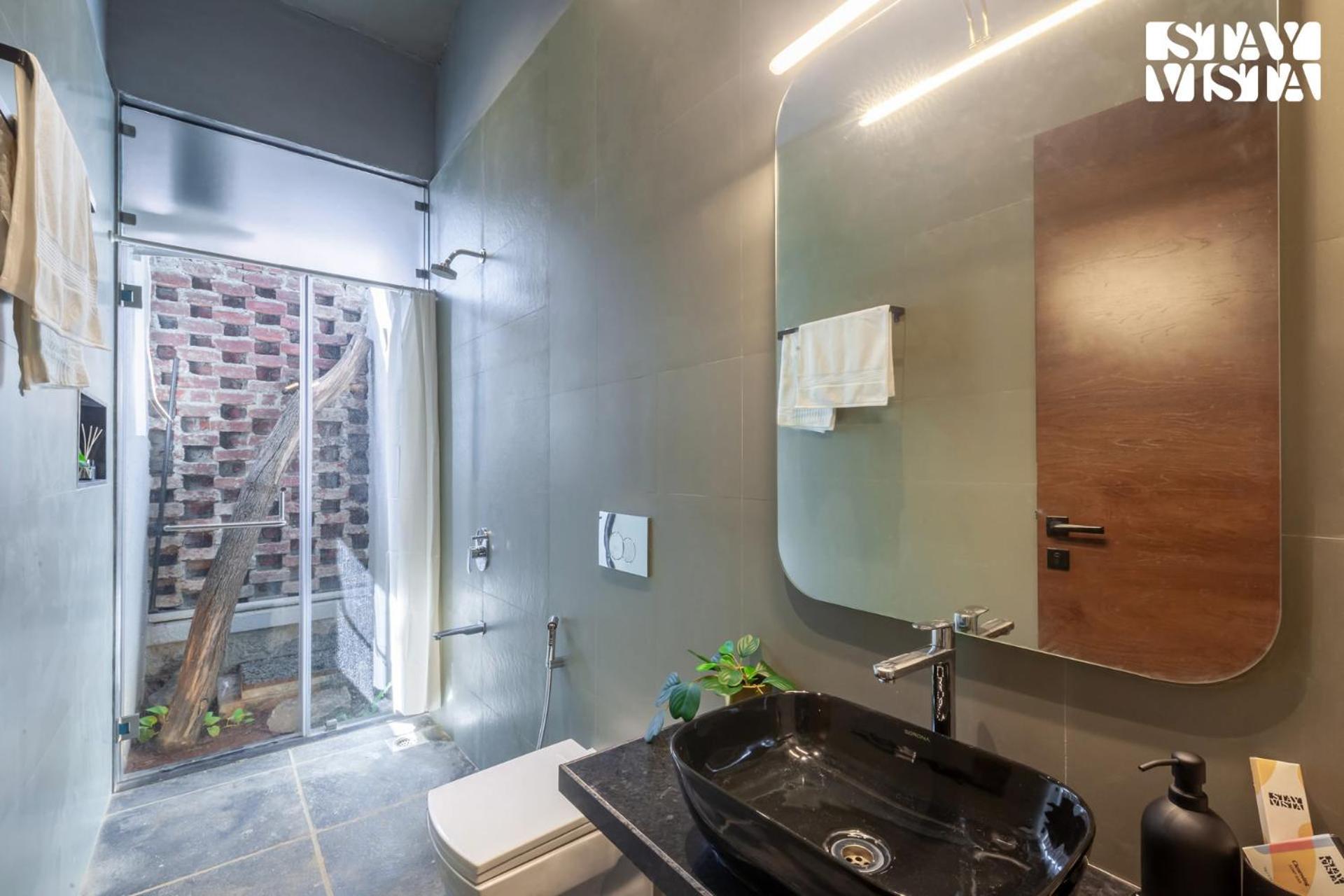 Stayvista's Cobblestone - With Pool View & Indoor-outdoor Activities Villa *