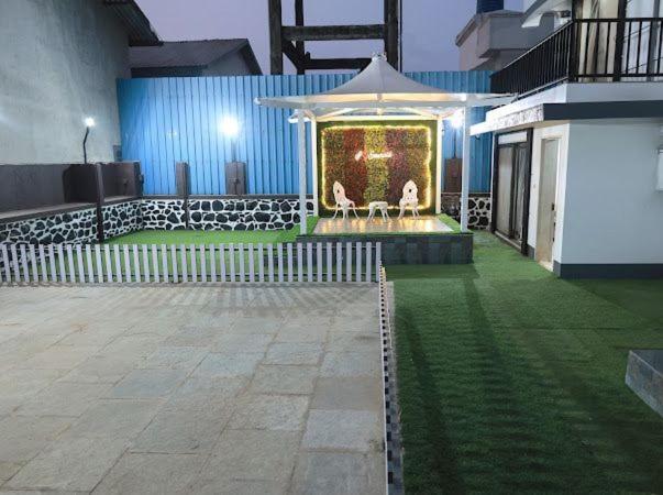 The Emerald Villa