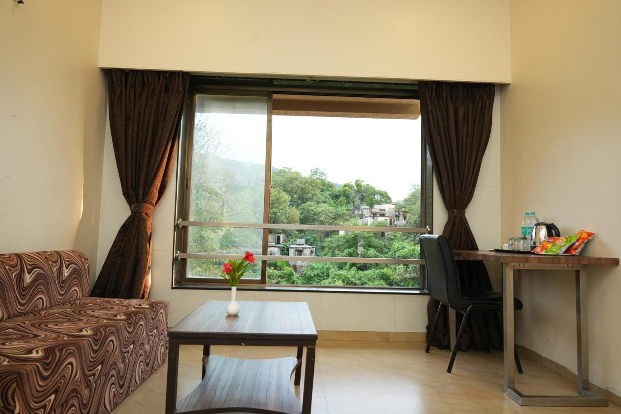 Lalit By Royalstay Hotel 3*