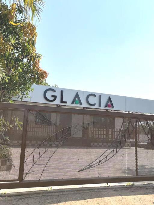3bhk Glacia With A Private Swimming Pool Near Ekvira Temple Villa *