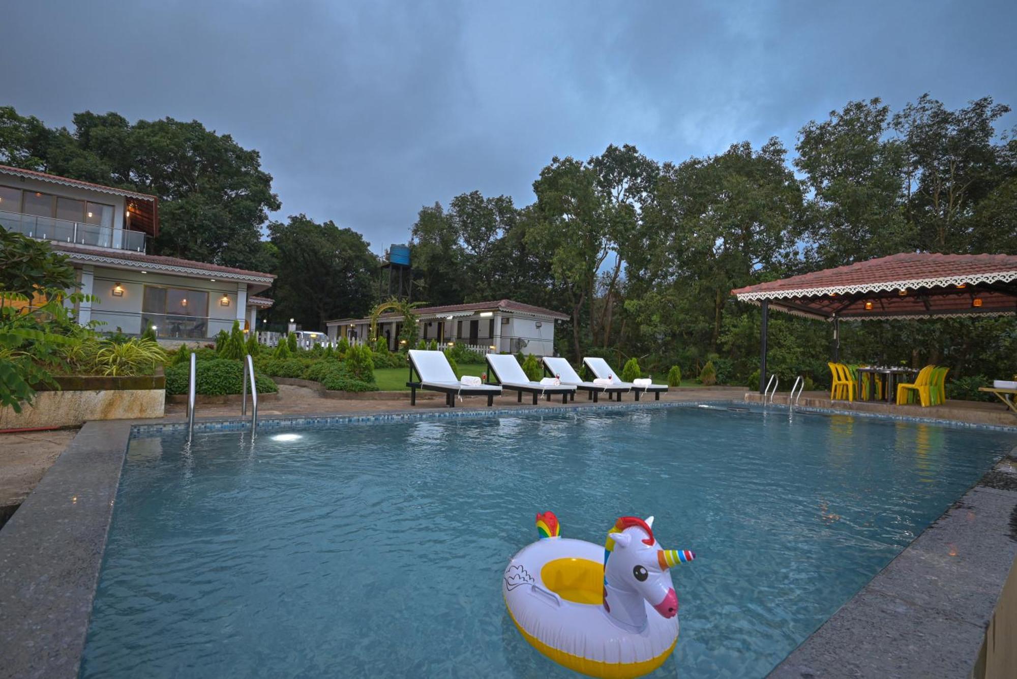 Lifeline - Exquisite Pawna Lakeview Estate With Expansive Infinity Pool Holiday home Lonavala