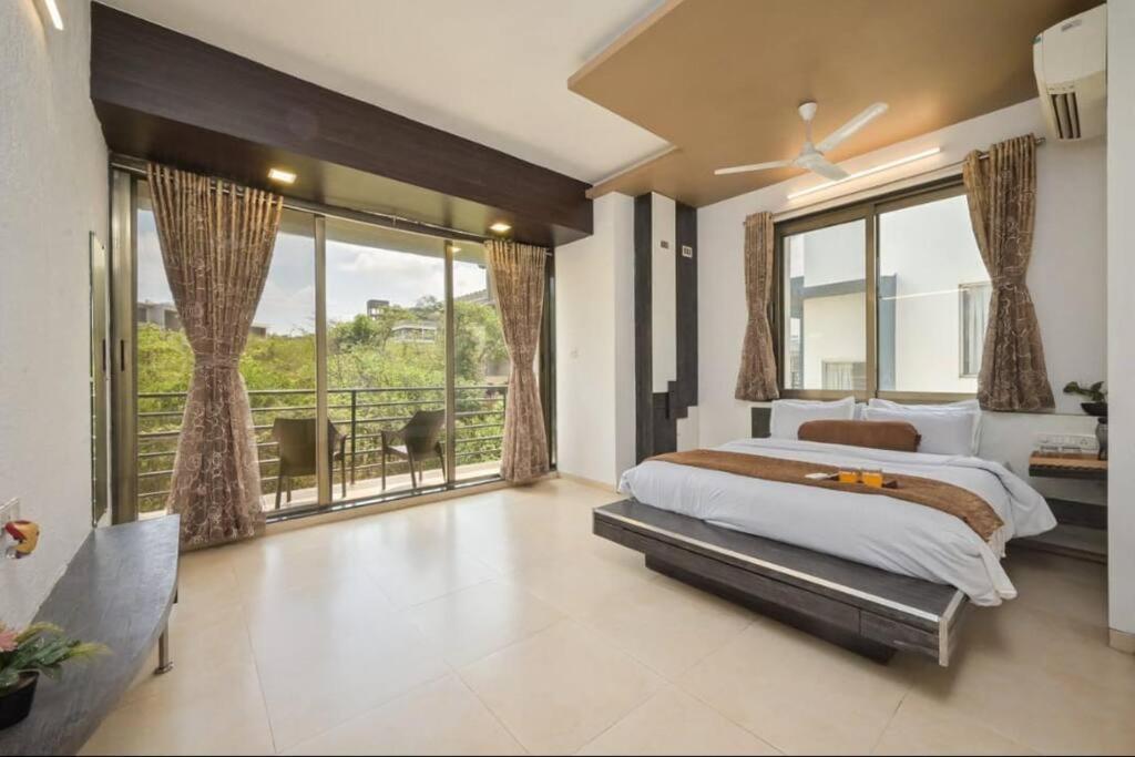 Villa Ashiyana By Smit Anam