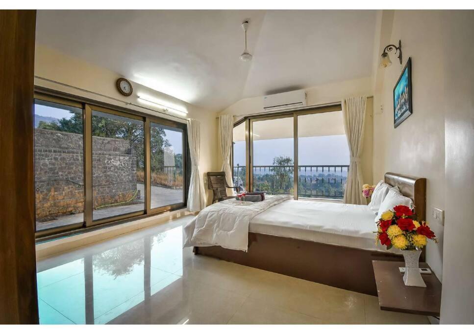 4 Bhk - Night World Fiesta