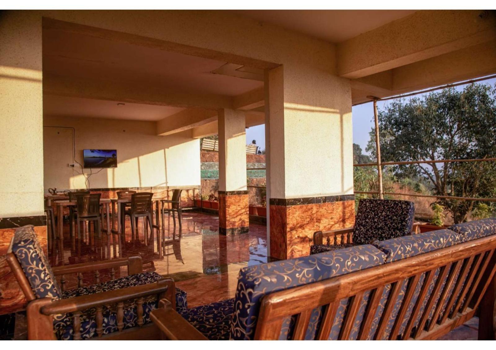 4 Bhk - Night World Fiesta