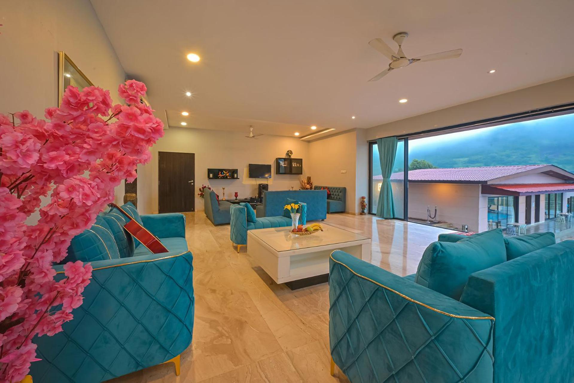 Villa Stayvista's Mansion - Lakeside With Mountain View, Large Pool & Sprawling Lawn