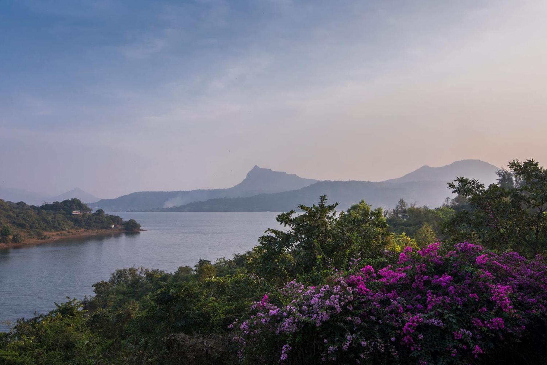 Stayvista's Mansion - Lakeside With Mountain View, Large Pool & Sprawling Lawn *