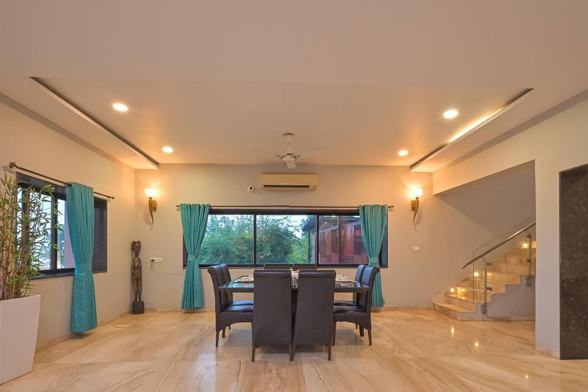 Villa Stayvista's Mansion - Lakeside With Mountain View, Large Pool & Sprawling Lawn