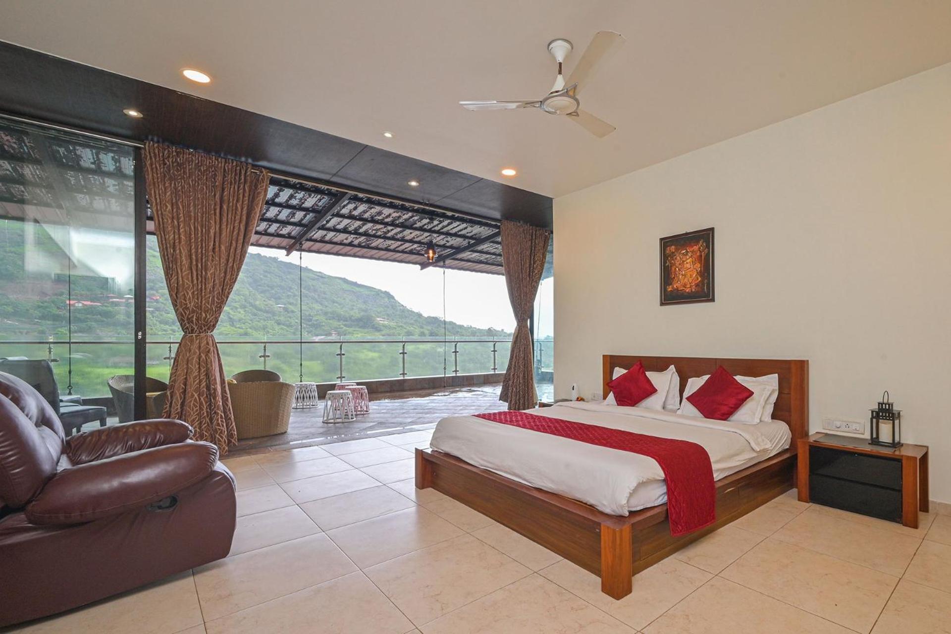 Stayvista's Mansion - Lakeside With Mountain View, Large Pool & Sprawling Lawn * Lonavala