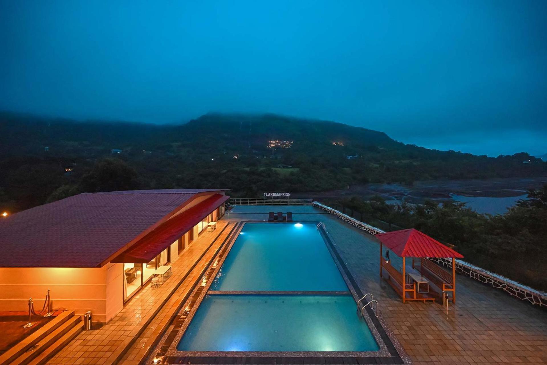 Stayvista's Mansion - Lakeside With Mountain View, Large Pool & Sprawling Lawn Villa