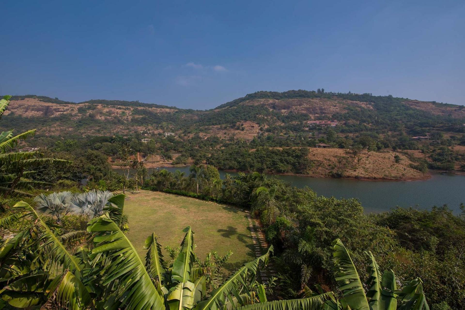 Stayvista's Mansion - Lakeside With Mountain View, Large Pool & Sprawling Lawn *
