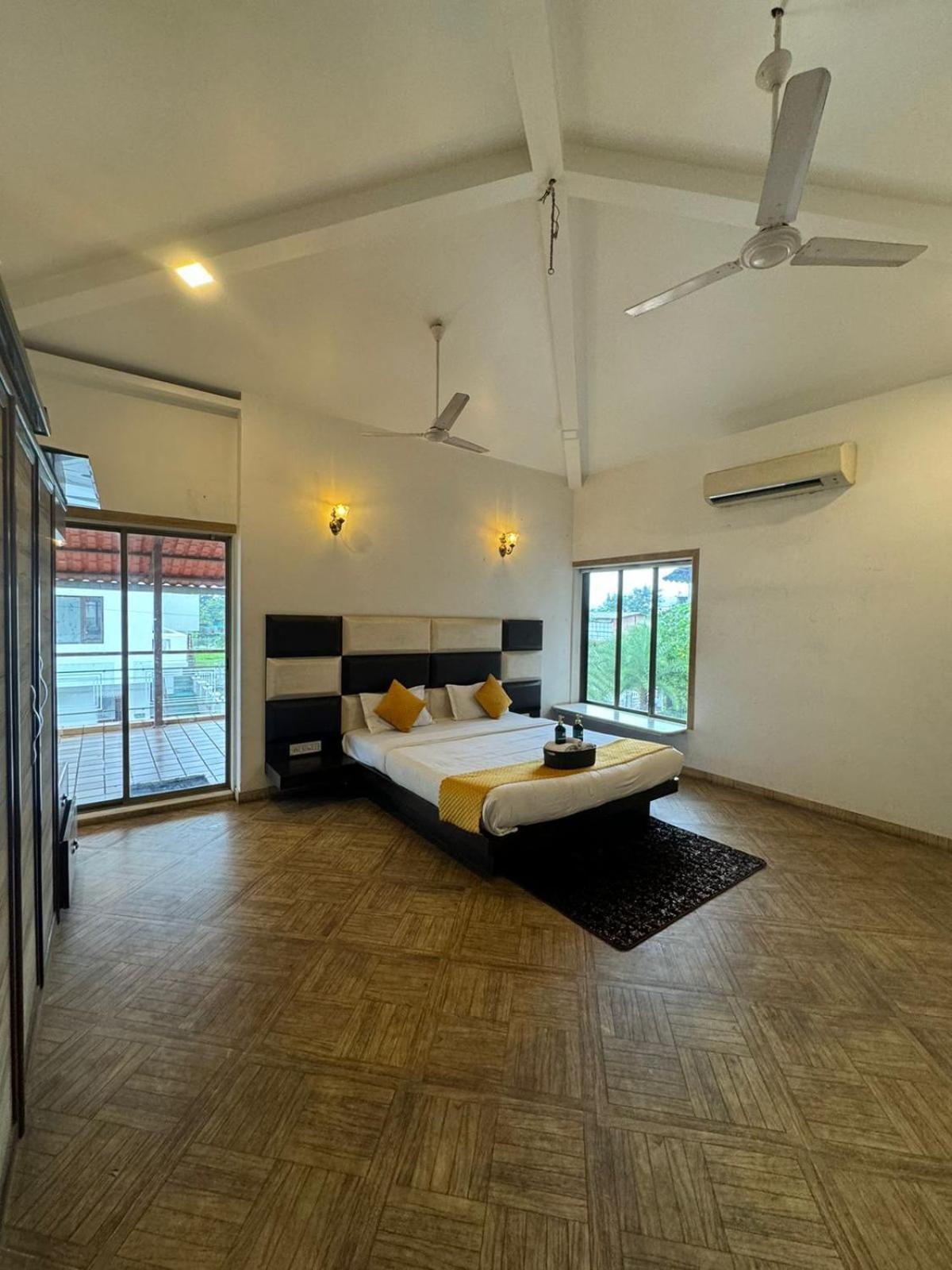 Pp With Rooftop Pool And Bathtub Villa Lonavala