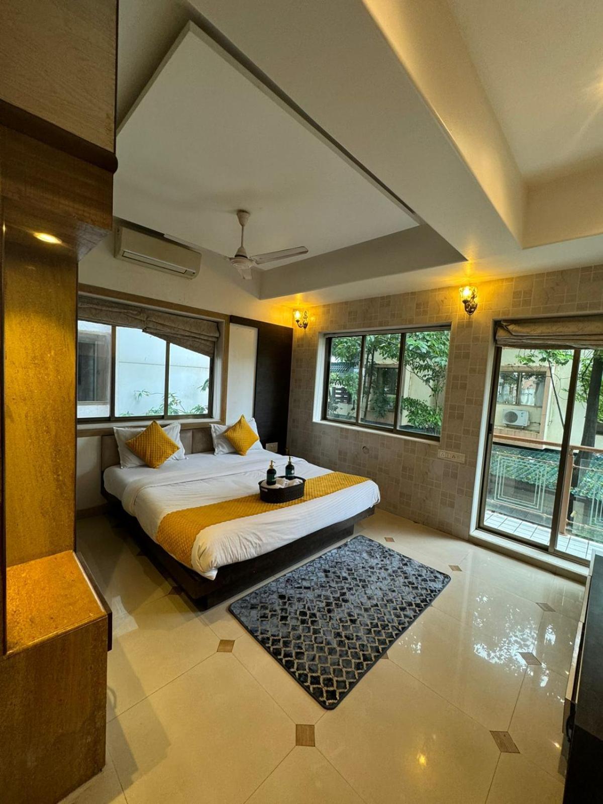 Villa Pp With Rooftop Pool And Bathtub