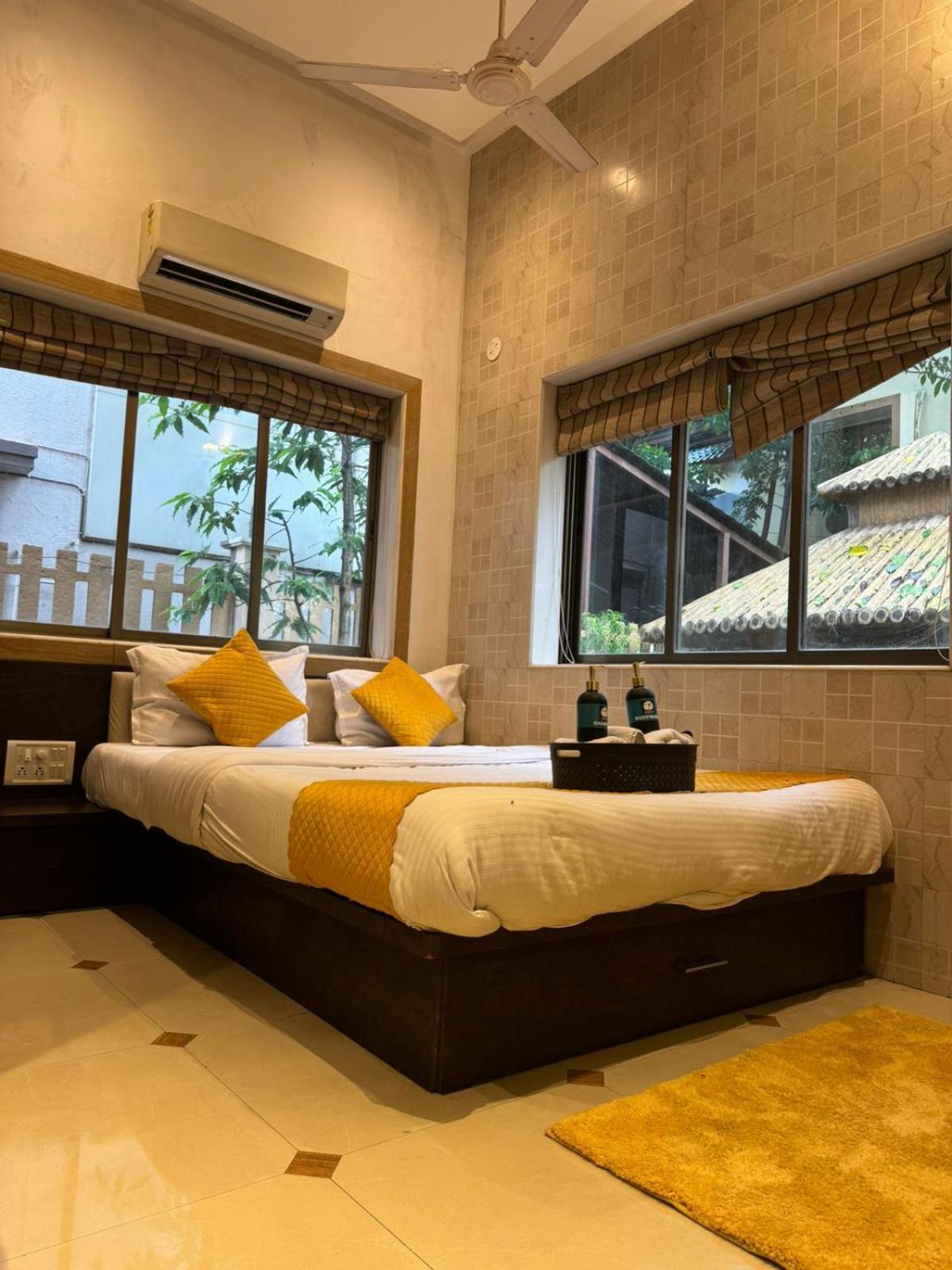 Pp With Rooftop Pool And Bathtub Lonavala