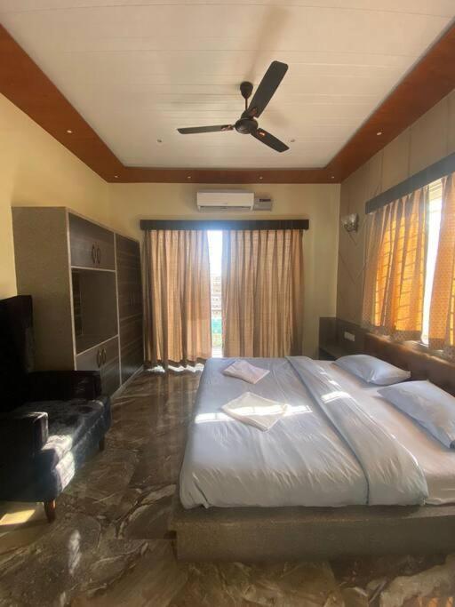 Mount 5 Bhk Luxurious With Private Pool And Full Size Cricket Football Turf *