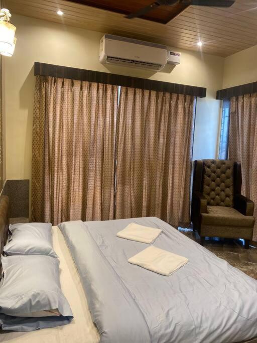 Villa Mount 5 Bhk Luxurious With Private Pool And Full Size Cricket Football Turf