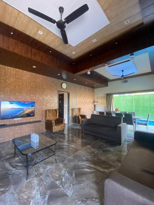 Villa Mount 5 Bhk Luxurious With Private Pool And Full Size Cricket Football Turf *