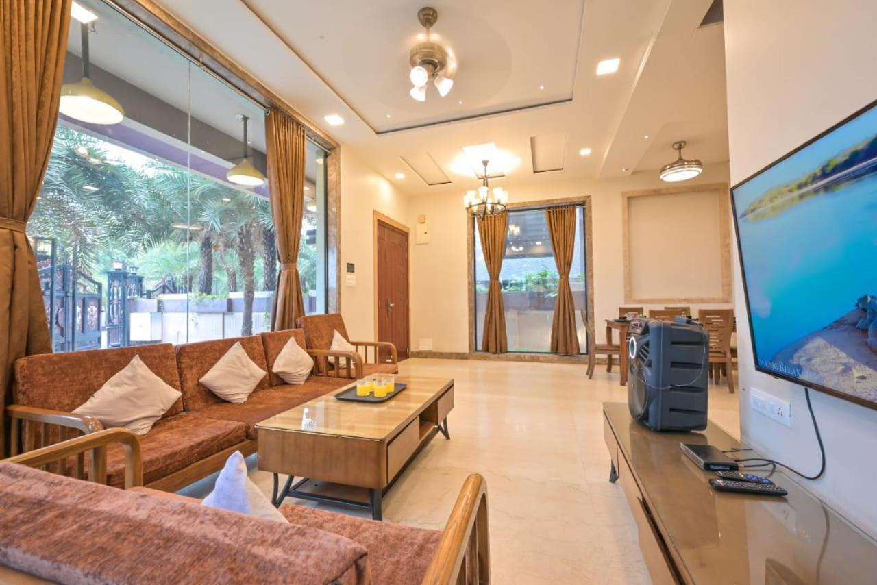 Golden Sapphire Villa *