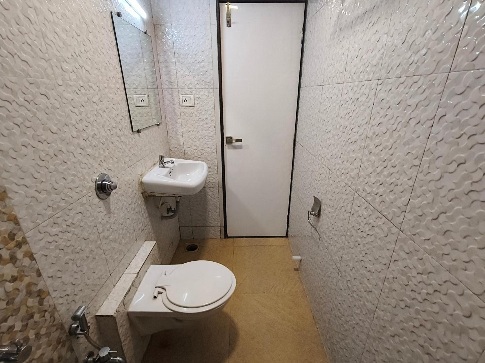 Hotel Mangal Residency !! 600 Mts From Railway Station !! Couple Friendly !!
