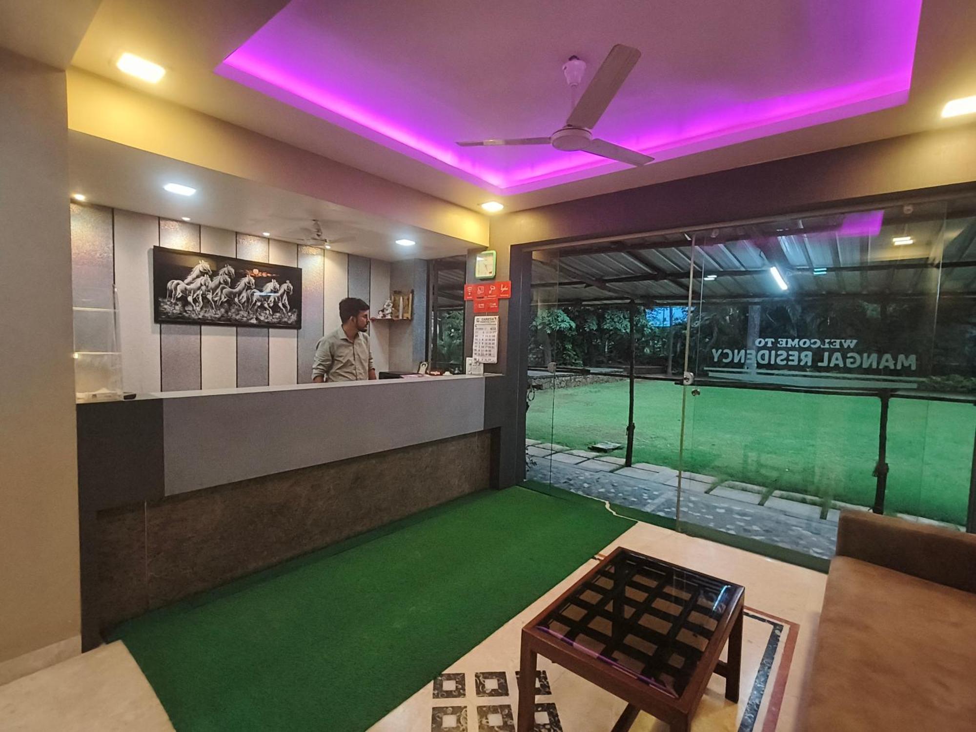Mangal Residency !! 600 Mts From Railway Station !! Couple Friendly !! Hotel Lonavala