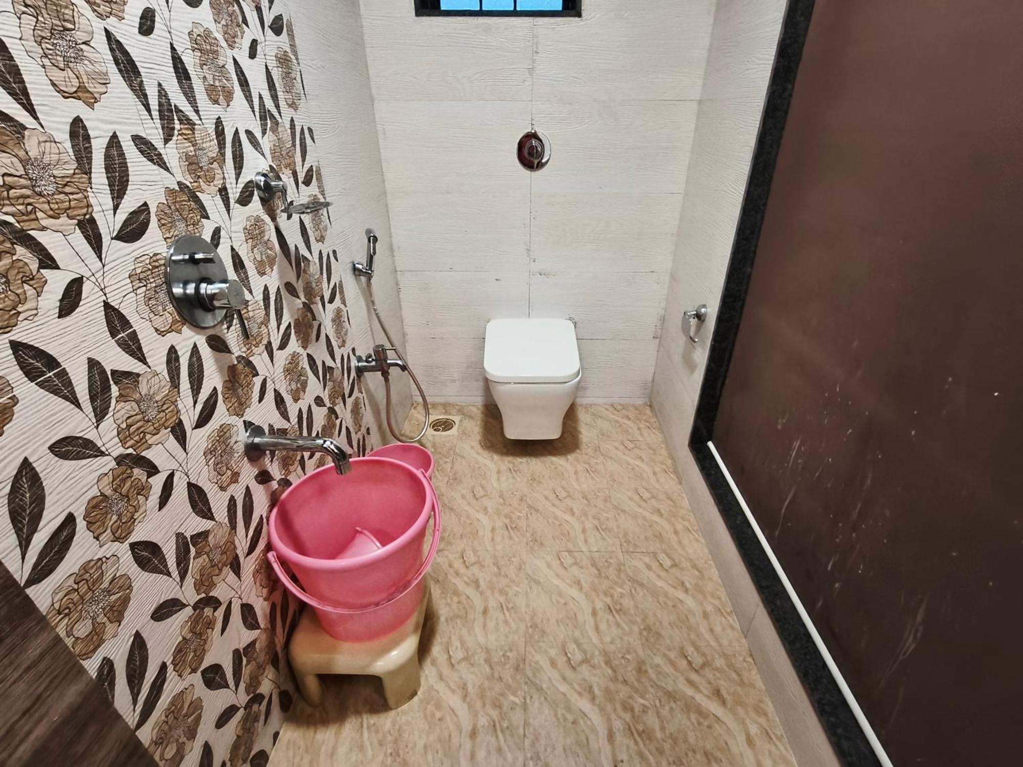 Mangal Residency !! 600 Mts From Railway Station !! Couple Friendly !! Hotel 3*