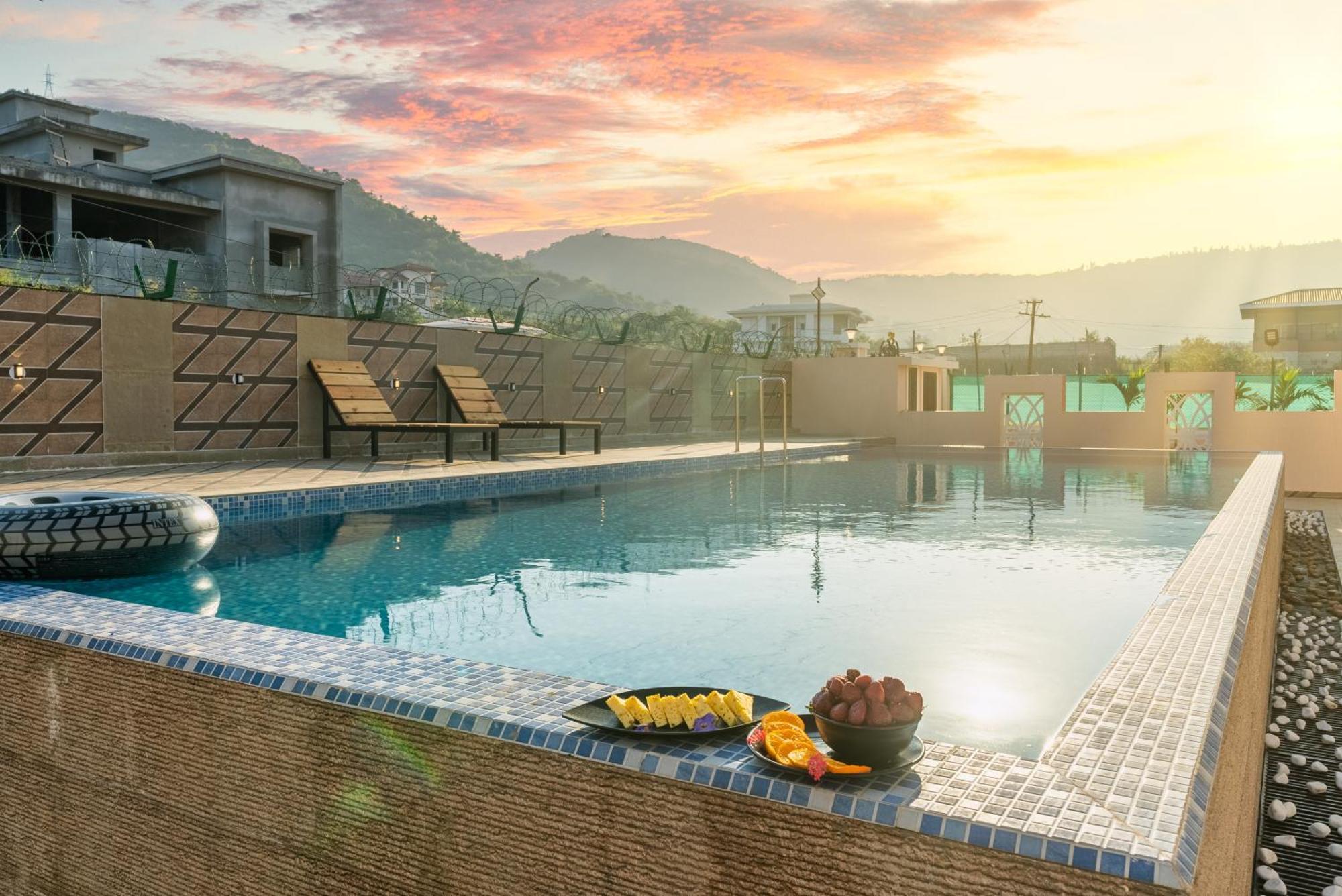 Villa Luxurious- 6bhk Harmony By 23 *