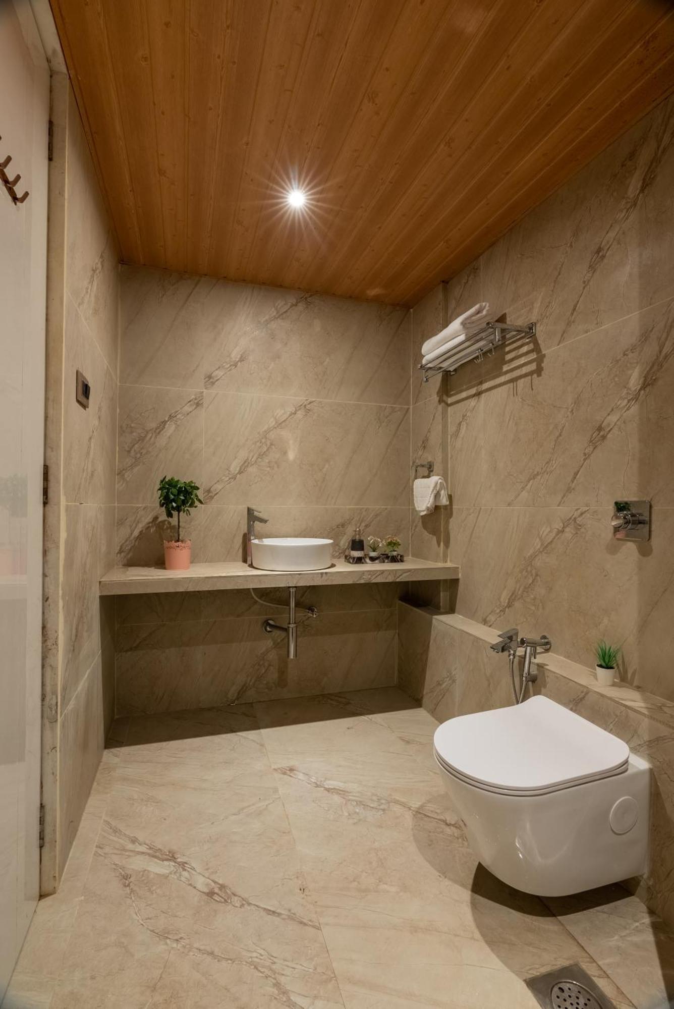 Luxurious- 6bhk Harmony By 23 *