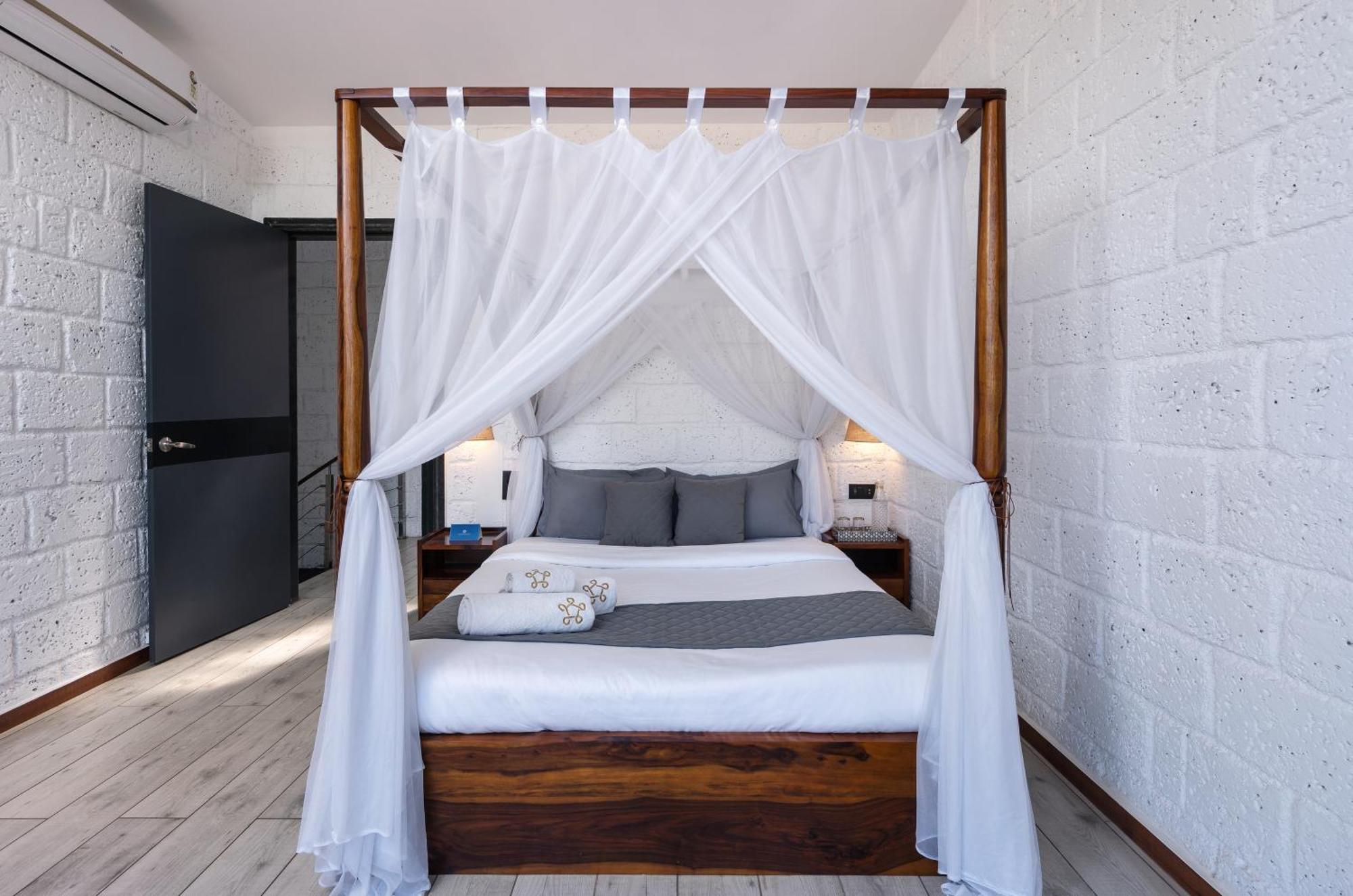 Villa Saffronstays Hobbes