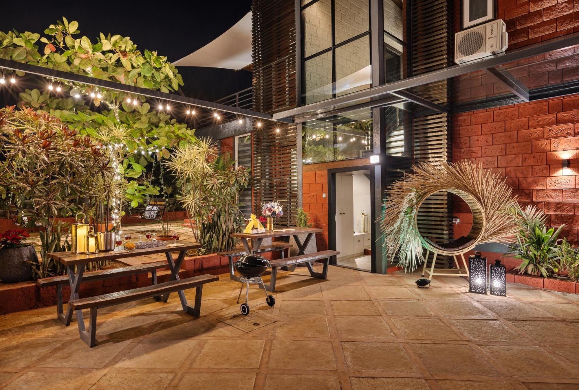 Saffronstays Hobbes Lonavala