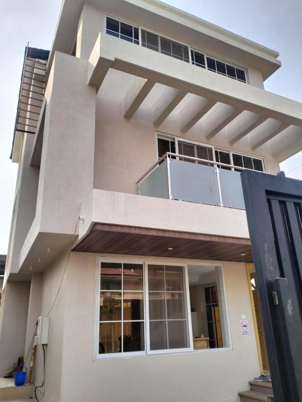 Cliff View With Huge Swimming Pool And Baby Pool Lonavala