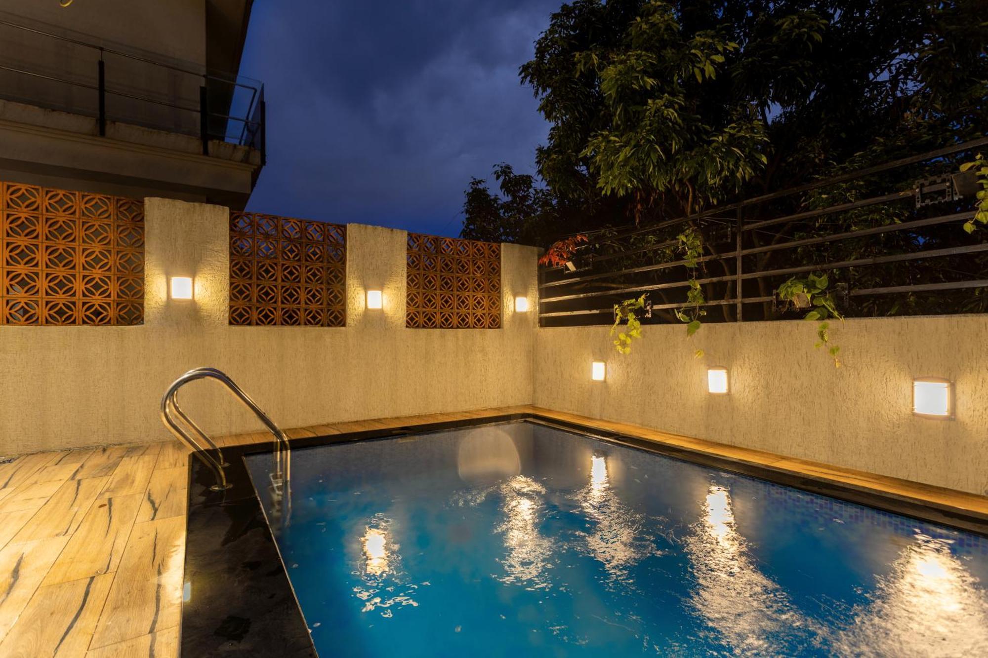 Seven Sands I Oak Wood I Pvt Pool - 2 Bhk Duplex Apartment