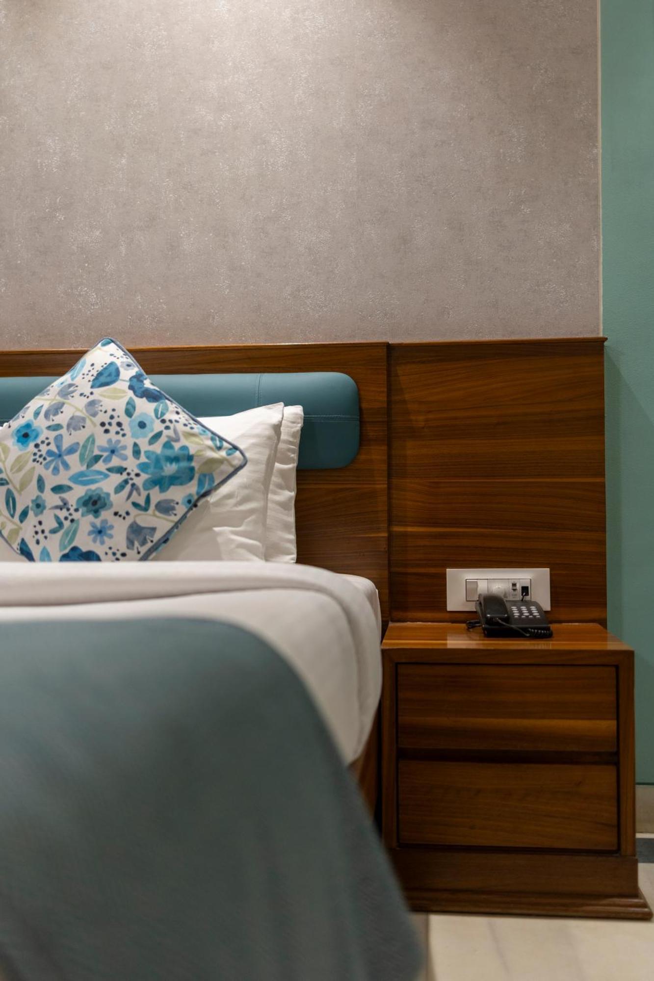 Hotel The Metropole By Keyboard 3*