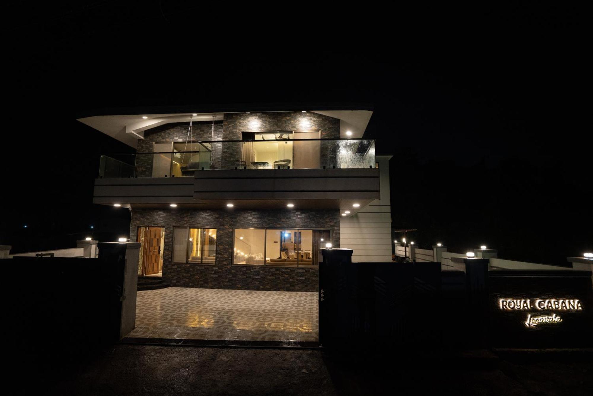 Royal - 6bhk Luxury With Heated Pool And Turf Villa Lonavala
