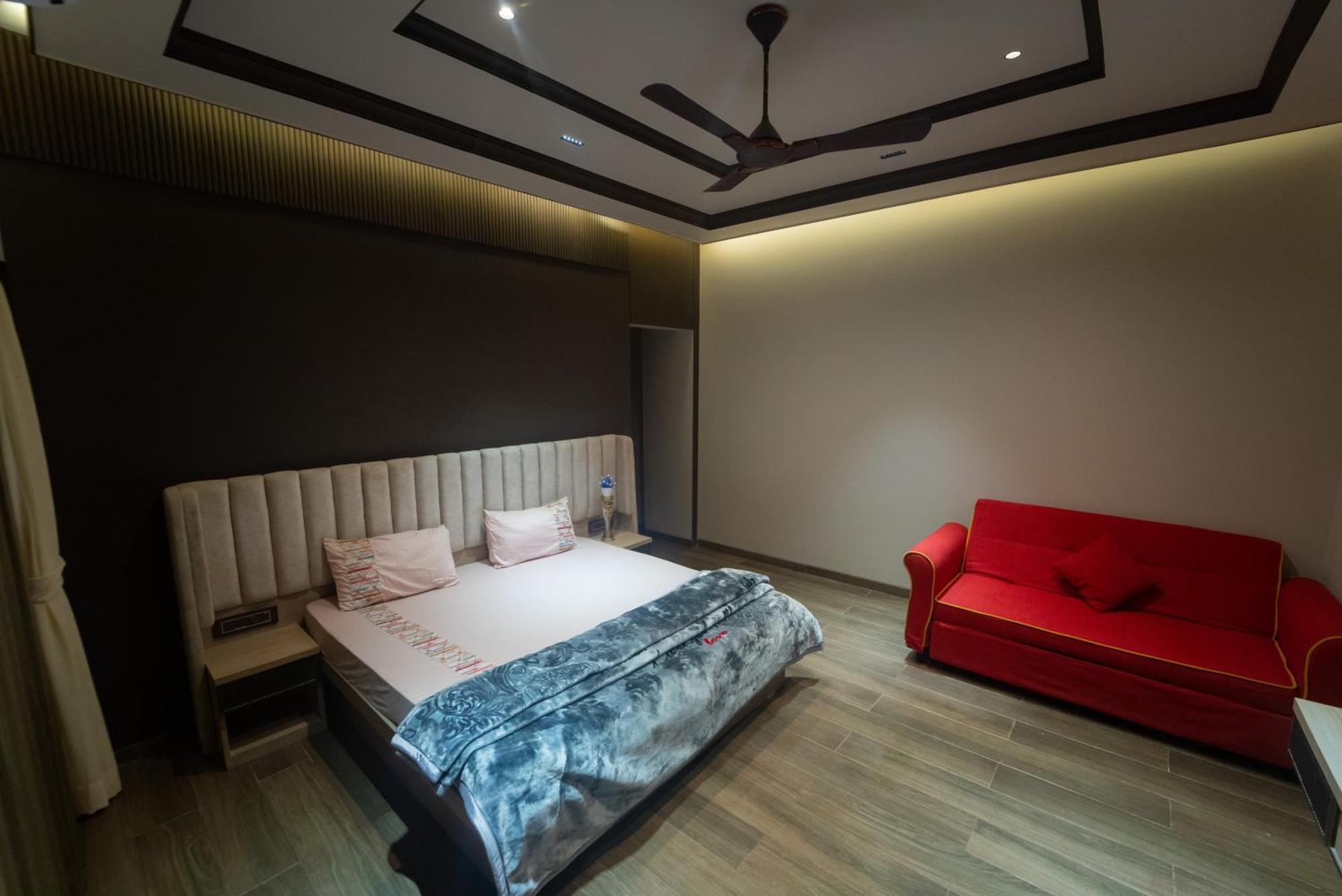 Royal - 6bhk Luxury With Heated Pool And Turf Villa