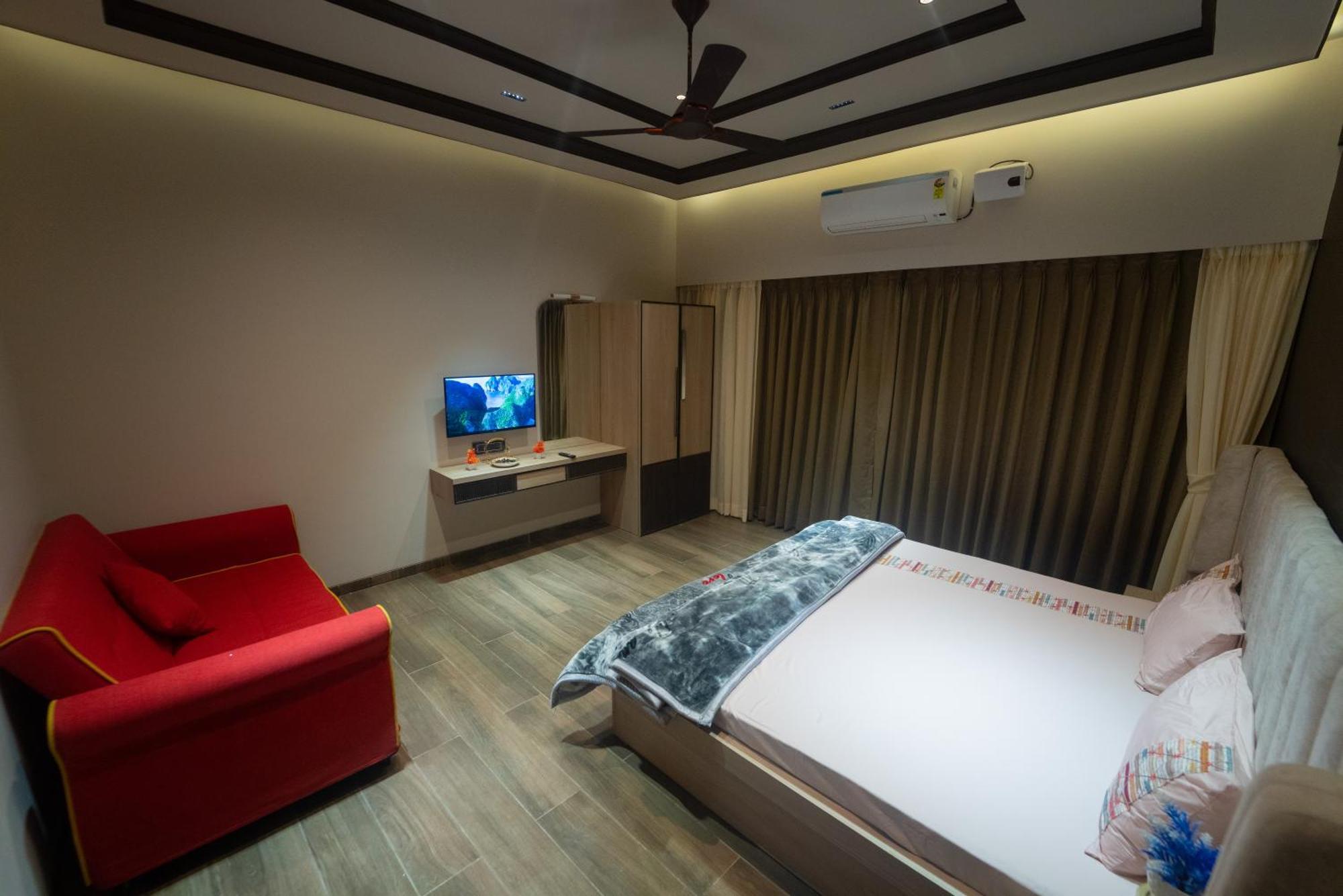 Villa Royal - 6bhk Luxury With Heated Pool And Turf Lonavala