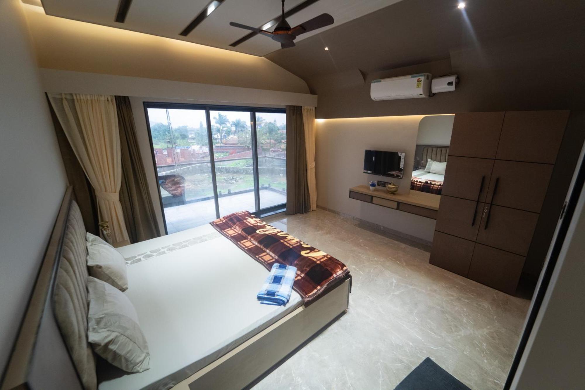 Villa Royal - 6bhk Luxury With Heated Pool And Turf Lonavala