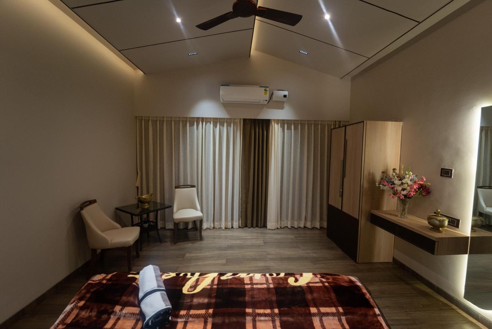 Royal - 6bhk Luxury With Heated Pool And Turf Villa *