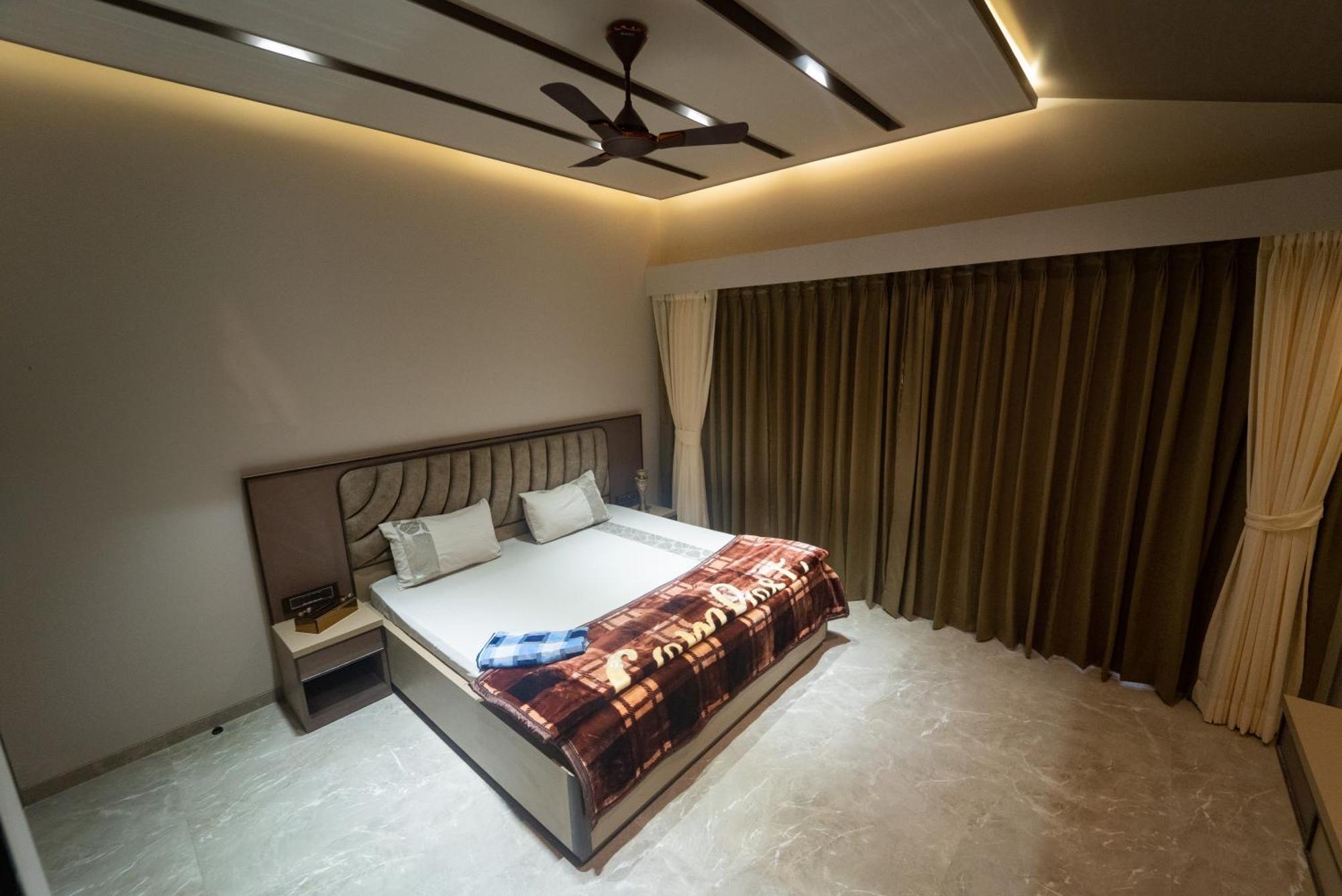 Royal - 6bhk Luxury With Heated Pool And Turf Villa