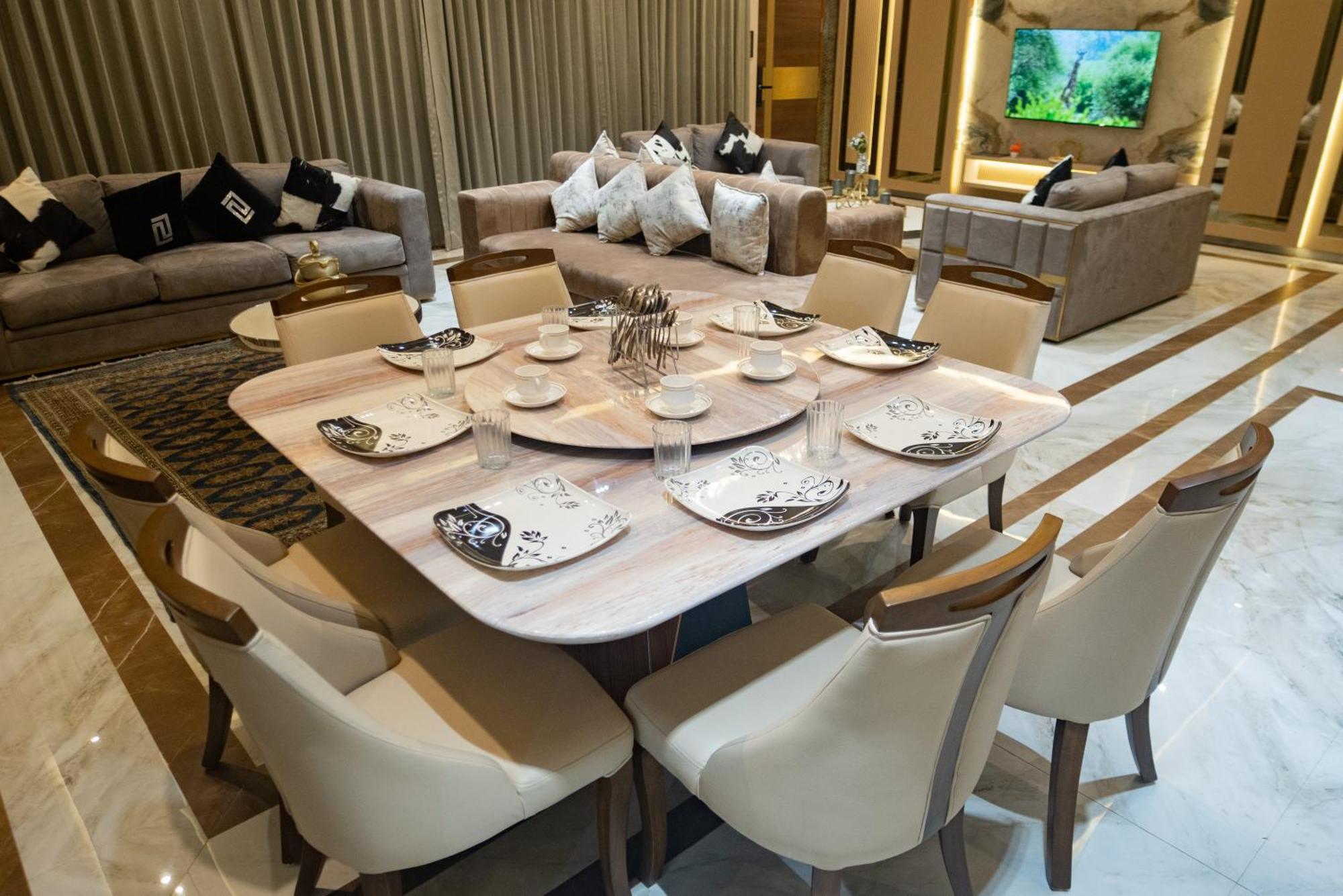 Royal - 6bhk Luxury With Heated Pool And Turf Villa Lonavala