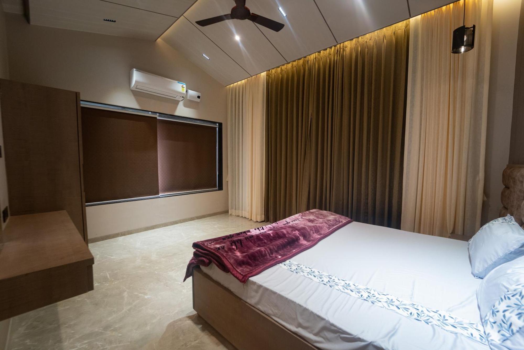 Royal - 6bhk Luxury With Heated Pool And Turf * Lonavala