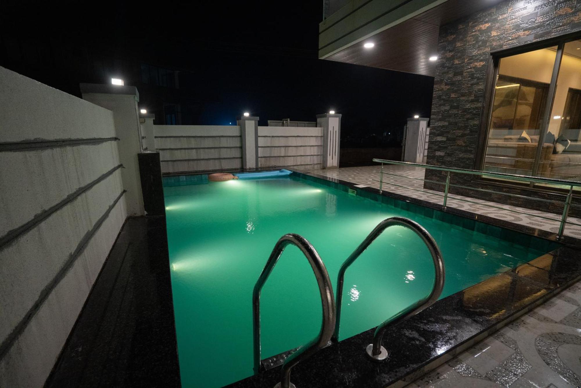 Royal - 6bhk Luxury With Heated Pool And Turf Villa *