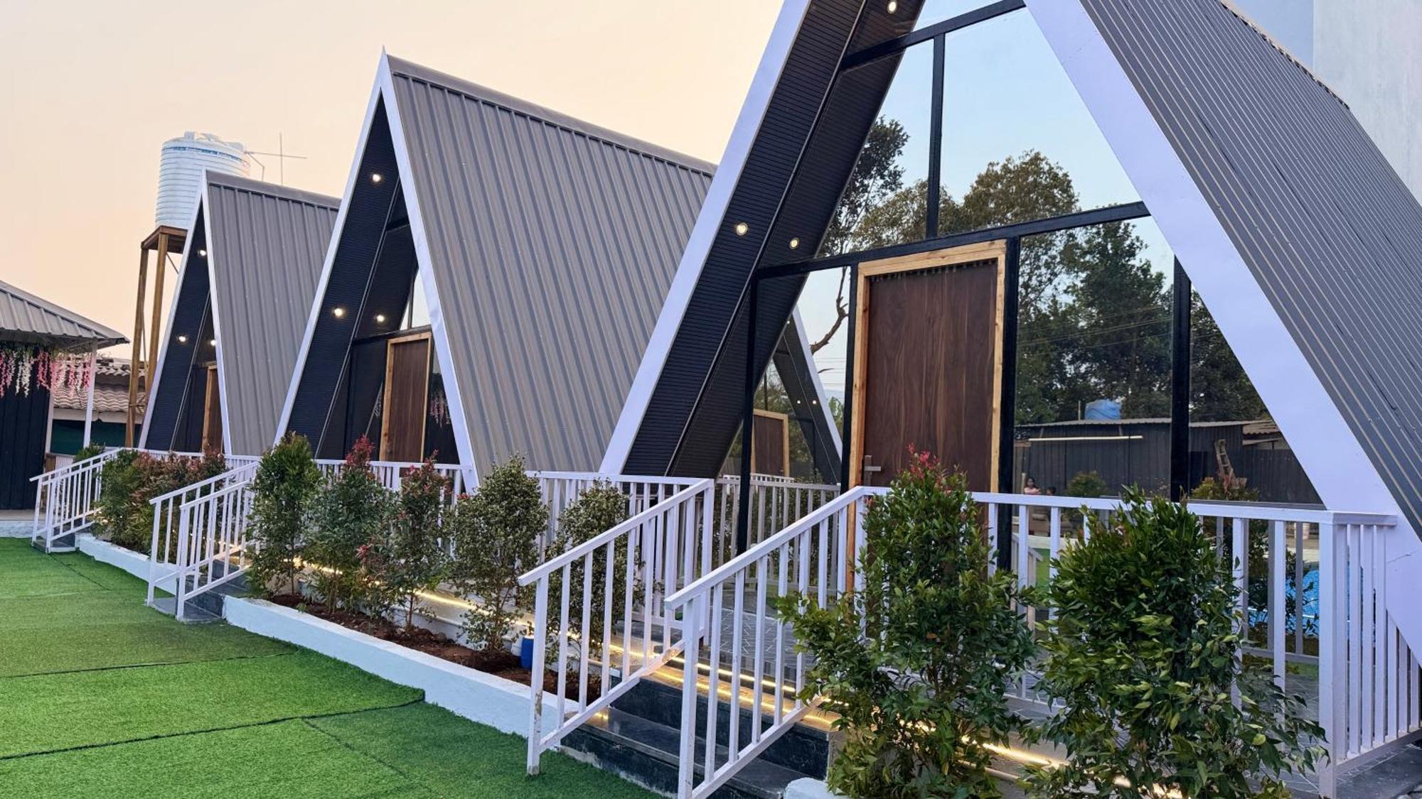 Swapnasrushti Luxury Hotel
