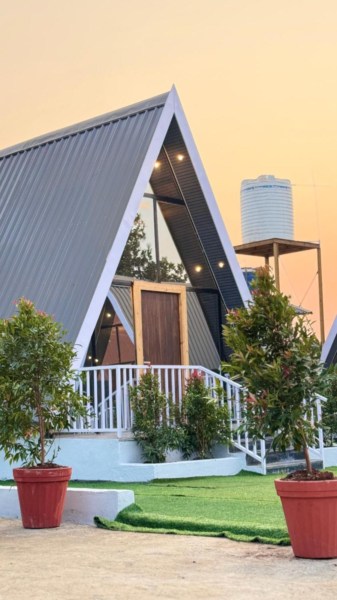 Hotel Swapnasrushti Luxury