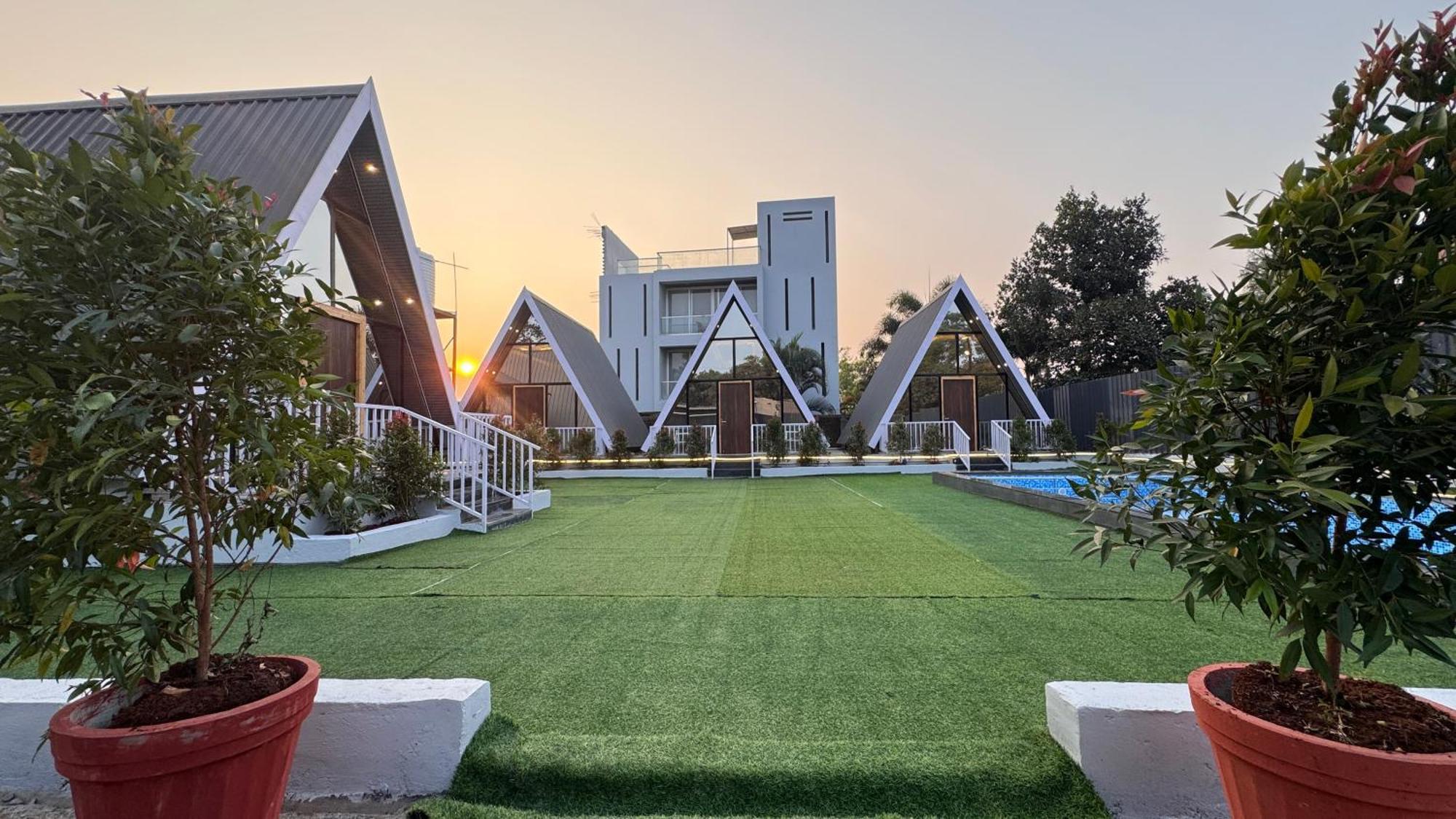 Swapnasrushti Luxury * Lonavala