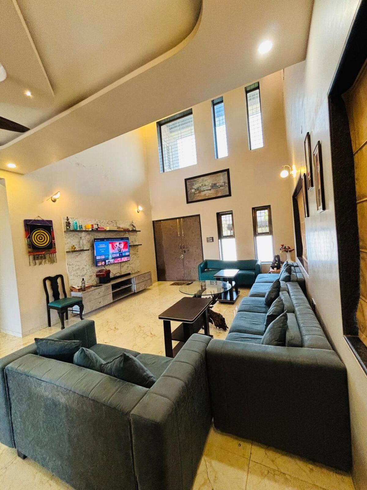 10 Majestic Villa