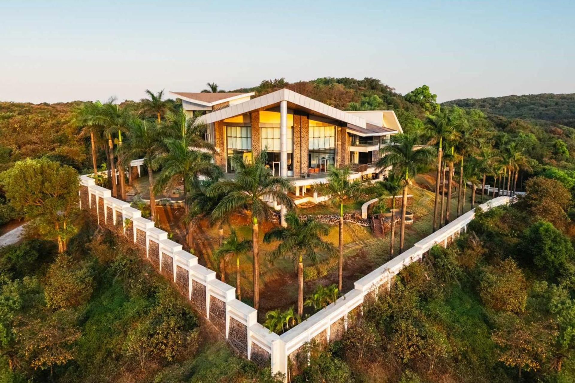Villa Stayvista's Emerald Acres: Luxury Retreat With Heated Pool & Scenic Views